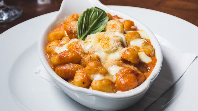 Baked gnocchi with tomato and mozzarella