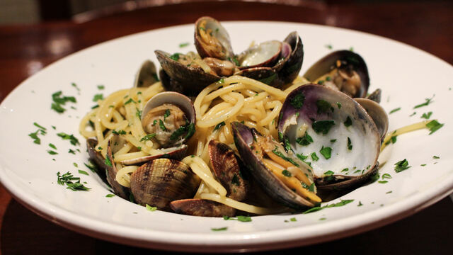 Linguine with mussels and clams
